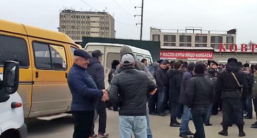Акция протеста против повышения платы за проезд в маршрутках. Махачкала, 11 февраля 2019 года. Фото Магомеда Ахмедова для "Кавказского узла" Акция протеста против повышения платы за проезд в маршрутках. Махачкала, 11 февраля 2019 года. Фото Магомеда Ахмедова для "Кавказского узла"
