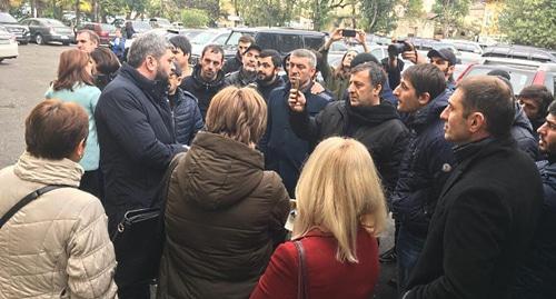 Активисты инициативной группы, требующие принять антикоррупционный закон. Фото Дмитрия Статйнова для "Кавказского узла". Активисты инициативной группы, требующие принять антикоррупционный закон. Фото Дмитрия Статйнова для "Кавказского узла".