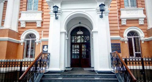 Крыльцо Ростовского областного суда. Фото Константина Волгина для "Кавказского узла"
Крыльцо Ростовского областного суда. Фото Константина Волгина для "Кавказского узла"