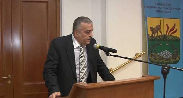 Фахраддин Аббасов. Скриншот с видео Qezene Qazana https://www.youtube.com/watch?v=8n02R9uikaU
