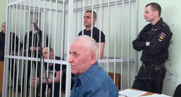 Подсудимый Юраслав Бабаян (второй справа) в зале суда. Волгоград, 4 марта 2019 г. Фото Татьяны Филимоновой для "Кавказского узла"