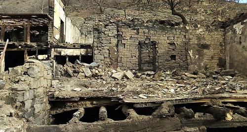 Дом после пожара в селе Тисси-Ахитли. Фото Ильяса Капиева для "Кавказского узла" Дом после пожара в селе Тисси-Ахитли. Фото Ильяса Капиева для "Кавказского узла"