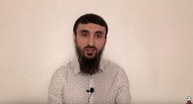 Тумсо Абдурахманов. Скриншот с видео ABU-SADDAM SHISHANI 
https://www.youtube.com/watch?v=sVFLflEa4sM