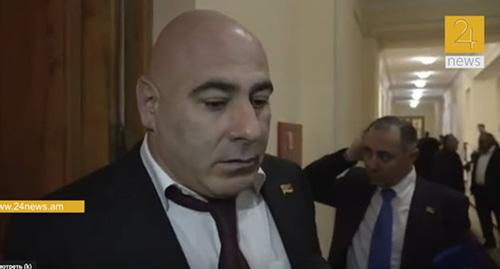 Эдуард Бабаян. Скриншот видео 24TV https://www.youtube.com/watch?v=fykmFdfHdnE
Эдуард Бабаян. Скриншот видео 24TV https://www.youtube.com/watch?v=fykmFdfHdnE