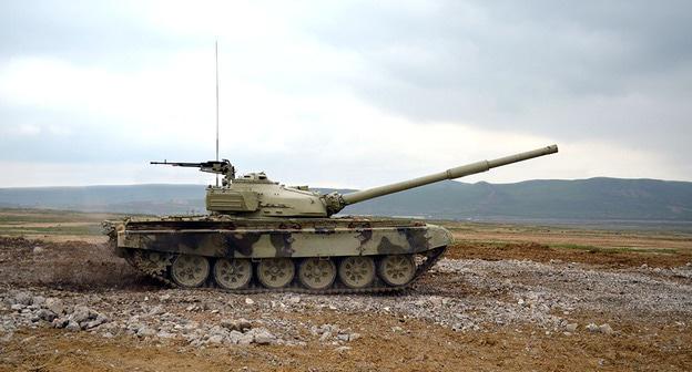 Учения азербайджанских танкистов. 4 апреля 2019 года. Фото пресс-службы Минобороны Азербайджана. https://mod.gov.az/ru/news/provedeno-sorevnovanie-za-zvanie-luchshej-tankovoj-roty-video-26343.html
