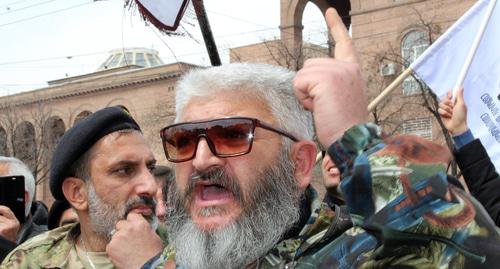 Участники акции в Ереване 8 апреля 2019 года. Фото Тиграна Петросяна для "Кавказского узла". Участники акции в Ереване 8 апреля 2019 года. Фото Тиграна Петросяна для "Кавказского узла".