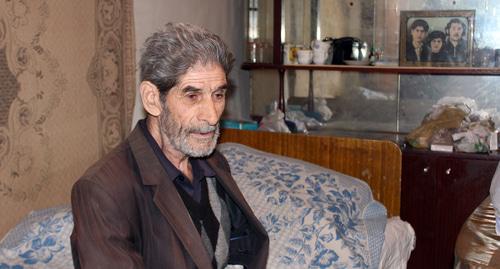 79-летний Тофик Алиев, уроженц Бардинского района Азербайджана, проживающий в городе Аскеран Нагорного Карабаха. 11 апреля 2019 год. Фото Алвард Григорян для "Кавказского узла" 79-летний Тофик Алиев, уроженц Бардинского района Азербайджана, проживающий в городе Аскеран Нагорного Карабаха. 11 апреля 2019 год. Фото Алвард Григорян для "Кавказского узла"