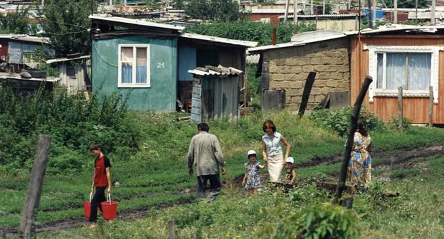 Жильцы бараков в Майском. Вторая половина 90-х гг. Фото Татьяны Гантимуровой для "Кавказского узла".