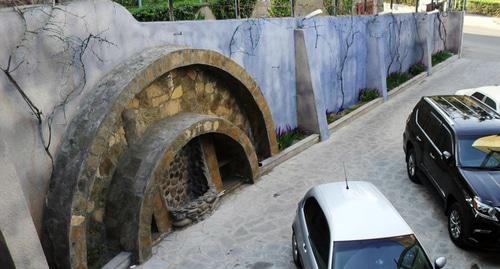 Двор гостиницы "Панорама Тбилиси". Фото Пресс-служба гостинцы http://panorama.tbilisi-hotels.com/#photo Двор гостиницы "Панорама Тбилиси". Фото Пресс-служба гостинцы http://panorama.tbilisi-hotels.com/#photo