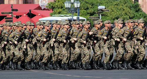 На военном параде в честь 25-летия независимости Армении. Фото Тиграна Петросяна для "Кавказского узла" На военном параде в честь 25-летия независимости Армении. Фото Тиграна Петросяна для "Кавказского узла"