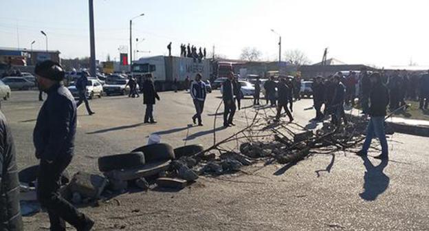 Акция протеста на "Экажевском круге" при въезде в Назрань. 27 марта 2019 года. Фото Умара Йовлоя для "Кавказского узла"