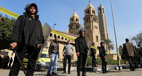 Сотрудник полиции. Каир. Фото: REUTERS/Mohamed Abd El Ghany Сотрудник полиции. Каир. Фото: REUTERS/Mohamed Abd El Ghany