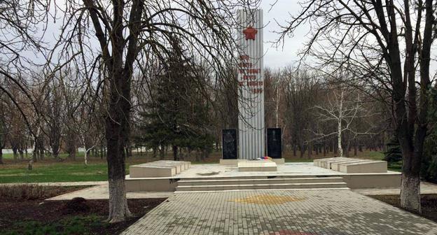 Мемориальный комплекс погибшим воинам в Великой Отечественной войне 1941-1945 в Новоцелинском сельском поселении . Фото Галины Ворониной для "Кавказского узла"

