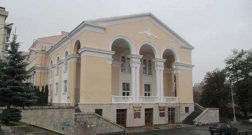 Филиал Мариинского театра во Владикавказе. Фото: Rartat -https://commons.wikimedia.org/w/index.php?curid=39227528 Филиал Мариинского театра во Владикавказе. Фото: Rartat -https://commons.wikimedia.org/w/index.php?curid=39227528