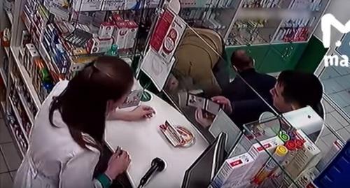 Скриншот видео избиения полицейскими уроженца Дагестана. Кадр видео Breaking Mash https://www.youtube.com/watch?v=MamA4pnlMEE&feature=youtu.be&has_verified=1 Скриншот видео избиения полицейскими уроженца Дагестана. Кадр видео Breaking Mash https://www.youtube.com/watch?v=MamA4pnlMEE&feature=youtu.be&has_verified=1