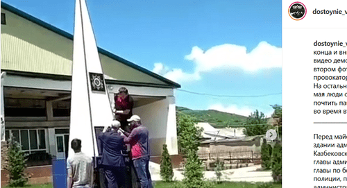 Памятник участникам Великой Отечественной войны в селении Калининаул. Скриншот https://www.instagram.com/p/BxhTvScoDxX/?igshid=kmerx5kthd36 Памятник участникам Великой Отечественной войны в селении Калининаул. Скриншот https://www.instagram.com/p/BxhTvScoDxX/?igshid=kmerx5kthd36