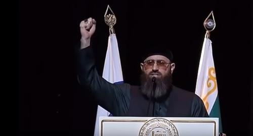 Адам Шахидов. Скриншот видео канала "Главные новости" https://www.youtube.com/watch?v=K16EVSnME1w Адам Шахидов. Скриншот видео канала "Главные новости" https://www.youtube.com/watch?v=K16EVSnME1w