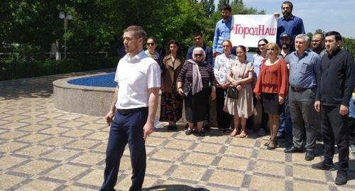 Активисты движения "ГородНаш". Фото Ильяса Капиева для "Кавказского узла". Активисты движения "ГородНаш". Фото Ильяса Капиева для "Кавказского узла".