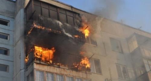 Пожар в многоквартирном доме. Фото: ГУ МЧС России по Ростовской области Пожар в многоквартирном доме. Фото: ГУ МЧС России по Ростовской области