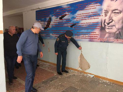 Последствия землетрясения 24 мая 2019 года. Фото: пресс-служба администрации Буйнакска https://www.instagram.com/p/Bx4k-aGoG8r/ Последствия землетрясения 24 мая 2019 года. Фото: пресс-служба администрации Буйнакска https://www.instagram.com/p/Bx4k-aGoG8r/