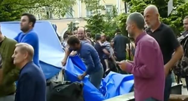 Шахтеры в Чиатуре завершили забастовку. Фото: скриншот с видео на Youtube-канале Georgian Broadcaster https://www.youtube.com/watch?v=CHUOstLA42w