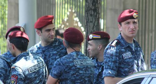 Сотрудники силовых структур Армении. Фото Тиграна Петросяна для "Кавказского узла" Сотрудники силовых структур Армении. Фото Тиграна Петросяна для "Кавказского узла"