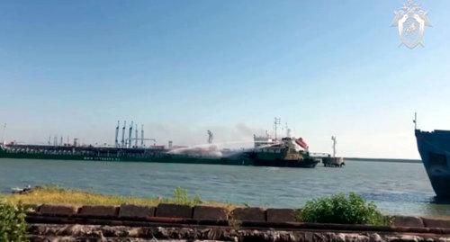 Ликвидация последствий взрыва на танкере в Махачкалинском порту. Фото http://yusut.sledcom.ru/news/item/1364020/ Ликвидация последствий взрыва на танкере в Махачкалинском порту. Фото http://yusut.sledcom.ru/news/item/1364020/