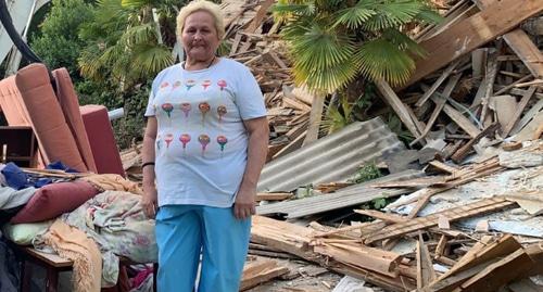 Светлана Чурикова на развалинах своего дома. Фото Светланы Кравченко для "Кавказского узла". Светлана Чурикова на развалинах своего дома. Фото Светланы Кравченко для "Кавказского узла".