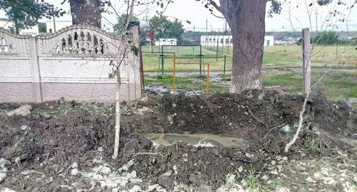 На месте взрыва в селении Дугулубгей. 13.06.2019 г. Фото: Людмила Маратова для "Кавказского узла" На месте взрыва в селении Дугулубгей. 13.06.2019 г. Фото: Людмила Маратова для "Кавказского узла"