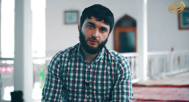 Абдулмумин Гаджиев. Скриншот видео Studio ISTIQAMA
https://www.youtube.com/watch?v=5wrp9akmBNI
