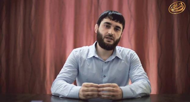 Абдулмумин Гаджиев. Скриншот видео Абдулмумин Гаджиев
https://www.youtube.com/watch?v=nA8ROP2JTno