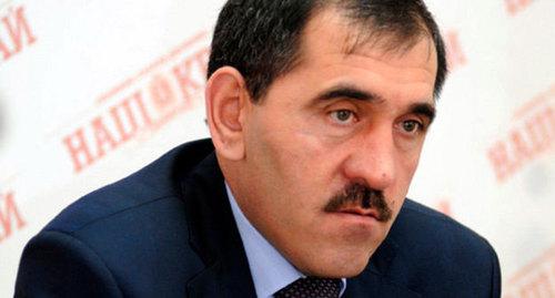 Юнус-бек Евкуров. Фото Андрея Кудрявцева, Городская
общественно-политическая газета "Рабочий" (http://gazeta.snk24.ru)