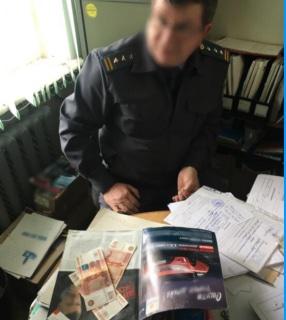 Оперативная съемка при задержании инспектора Мисельхоза Ставрополья. Фото пресс-службы управления Следкома по Ставропольскому краю. http://stavropol.sledcom.ru/news/item/1368652/