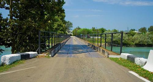 Мост через реку Ингури. Фото: khalampre - Enguri bridge https://ru.wikipedia.org Мост через реку Ингури. Фото: khalampre - Enguri bridge https://ru.wikipedia.org