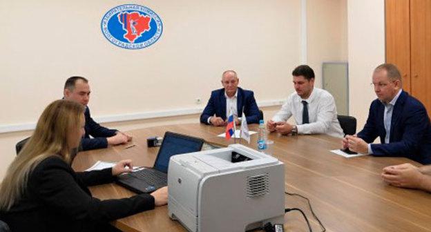  Сергей Полещук, выдвинутый партией "Справедливая Россия" на выборы губернатора Волгоградской области (в центре) Фото http://volgograd.spravedlivo.ru/005167309.html
