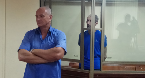 Аслан Яндиев на оглашении приговора, слева - защитник. Фото Константина Волгина для "Кавказского узла"
Аслан Яндиев на оглашении приговора, слева - защитник. Фото Константина Волгина для "Кавказского узла"