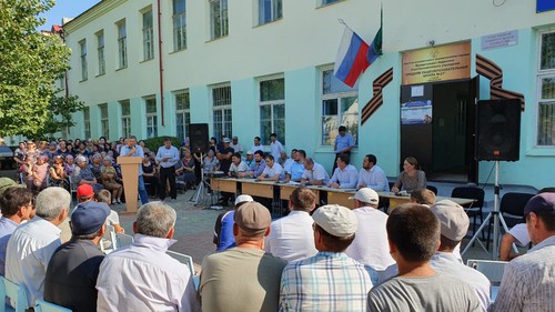 Сход в поселке Сулак 5 июля 2019 года. Фото Аси Капаевой для "Кавказского узла" Сход в поселке Сулак 5 июля 2019 года. Фото Аси Капаевой для "Кавказского узла"