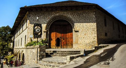 Шеки. Фото: Elchin Telmanoglu, https://commons.wikimedia.org/w/index.php?curid=73014563 Шеки. Фото: Elchin Telmanoglu, https://commons.wikimedia.org/w/index.php?curid=73014563