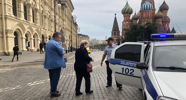 Задержание правозащитников на пикете в Москве 15 июля 2019 года. Фото пресс-службы "Мемориала"