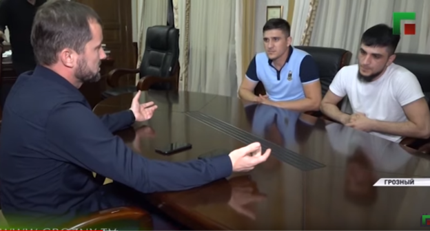 Скриншот спецрепортажа ГТРК "Грозный" "В Чечне взялись за "творчество" псевдоартистов", https://youtu.be/pRq8uCGmrS4