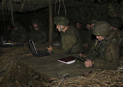 Учения снайперов в горах Карачаево-Черкесии. Фото пресс-службы Южного федерального округа Учения снайперов в горах Карачаево-Черкесии. Фото пресс-службы Южного федерального округа