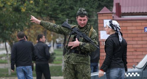 Сотрудник силовой структуры в Чечне. Фото: REUTERS/Alkhan Gargayev Сотрудник силовой структуры в Чечне. Фото: REUTERS/Alkhan Gargayev