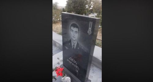Осквернение солдатских могил в Армении. Скриншот видео https://www.facebook.com/meruj.moj/videos/1800369413443184/?hc_location=ufi Осквернение солдатских могил в Армении. Скриншот видео https://www.facebook.com/meruj.moj/videos/1800369413443184/?hc_location=ufi