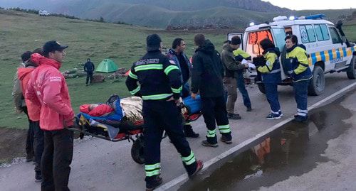 Эвакуация туриста. Фото Пресс-служба МЧС Грузии https://www.facebook.com/EmergencyManagementService/photos/a.1552921445012082/2091369897833898/?type=3&theater Эвакуация туриста. Фото Пресс-служба МЧС Грузии https://www.facebook.com/EmergencyManagementService/photos/a.1552921445012082/2091369897833898/?type=3&theater