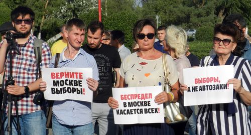 Участники митинга в Волгограде. 11 августа 2019 года. Фото Татьяны Филимоновой для "Кавказского узла" Участники митинга в Волгограде. 11 августа 2019 года. Фото Татьяны Филимоновой для "Кавказского узла"