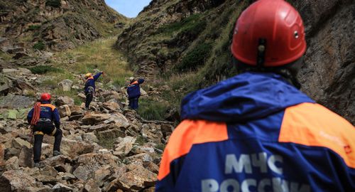 Поиски в горах. Фото: Пресс-служба МЧС http://07.mchs.gov.ru/operationalpage/operational/item/8292176/ Поиски в горах. Фото: Пресс-служба МЧС http://07.mchs.gov.ru/operationalpage/operational/item/8292176/