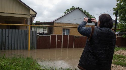 Подтопление в селе Левокумка Ставропольского края © Фото Антона Подгайко, Юга.ру
Подтопление в селе Левокумка Ставропольского края © Фото Антона Подгайко, Юга.ру