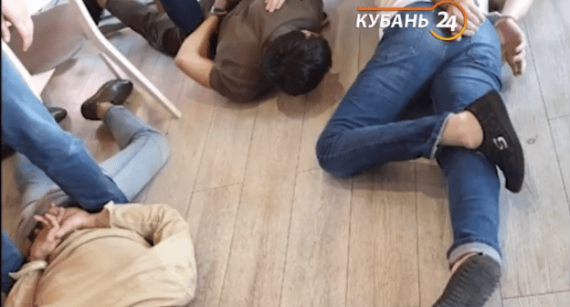 Скриншот видео "В Сочи задержали предполагаемых участников перестрелки в Краснодаре", https://youtu.be/m08U6H513pg