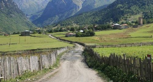 Дорога в общине Мулахи. Фото: А.Мухранов http://travelgeorgia.ru/22/20/2/1300/ Дорога в общине Мулахи. Фото: А.Мухранов http://travelgeorgia.ru/22/20/2/1300/