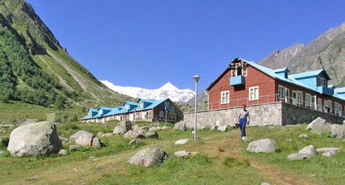 Альплагерь "Безенги". Фото: Гетман https://ru.wikipedia.org Альплагерь "Безенги". Фото: Гетман https://ru.wikipedia.org